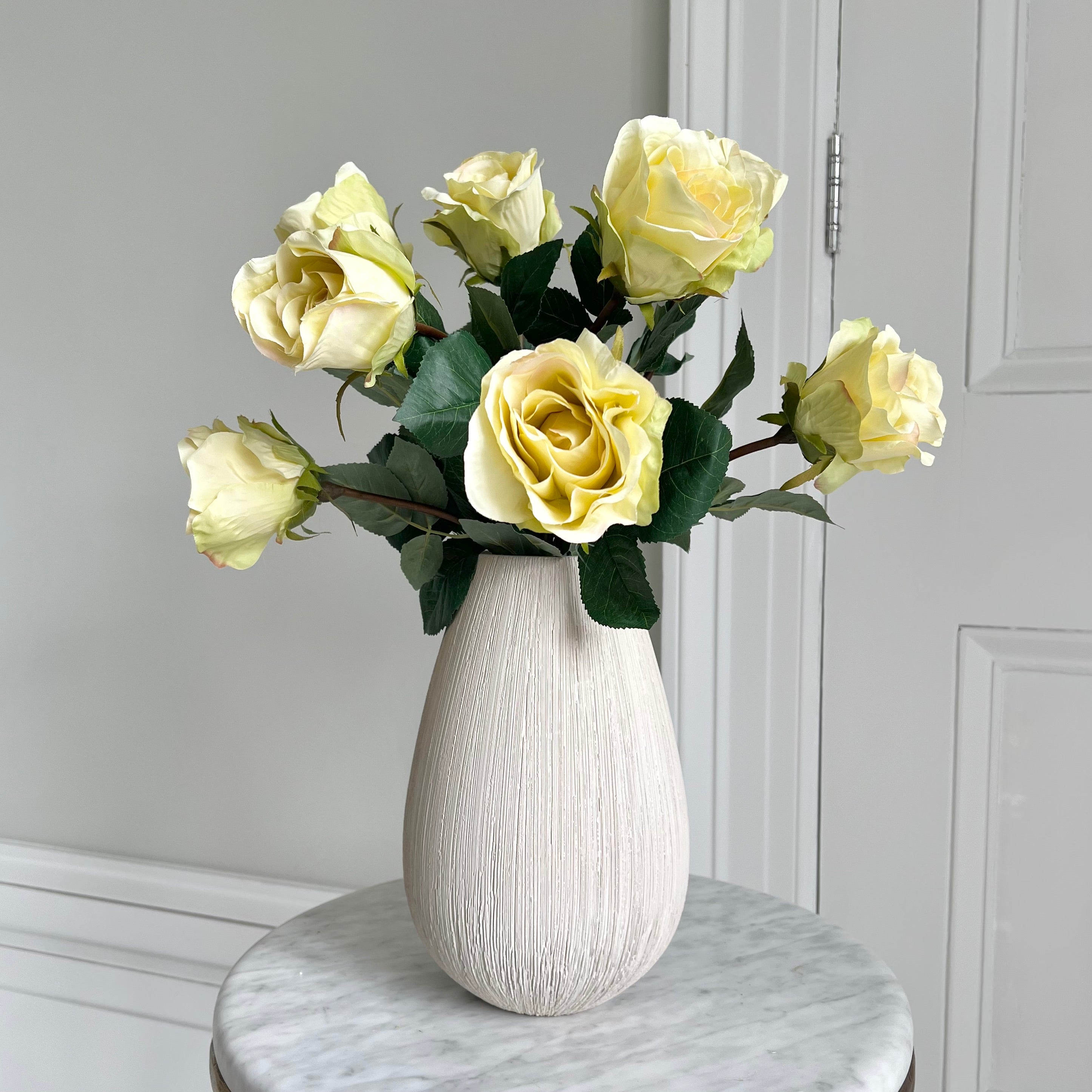 Wholesale Artificial Flowers High Quality Faux Silk Flowers for Wholesale and Trade Artificial Cream Rose Bud in bulk