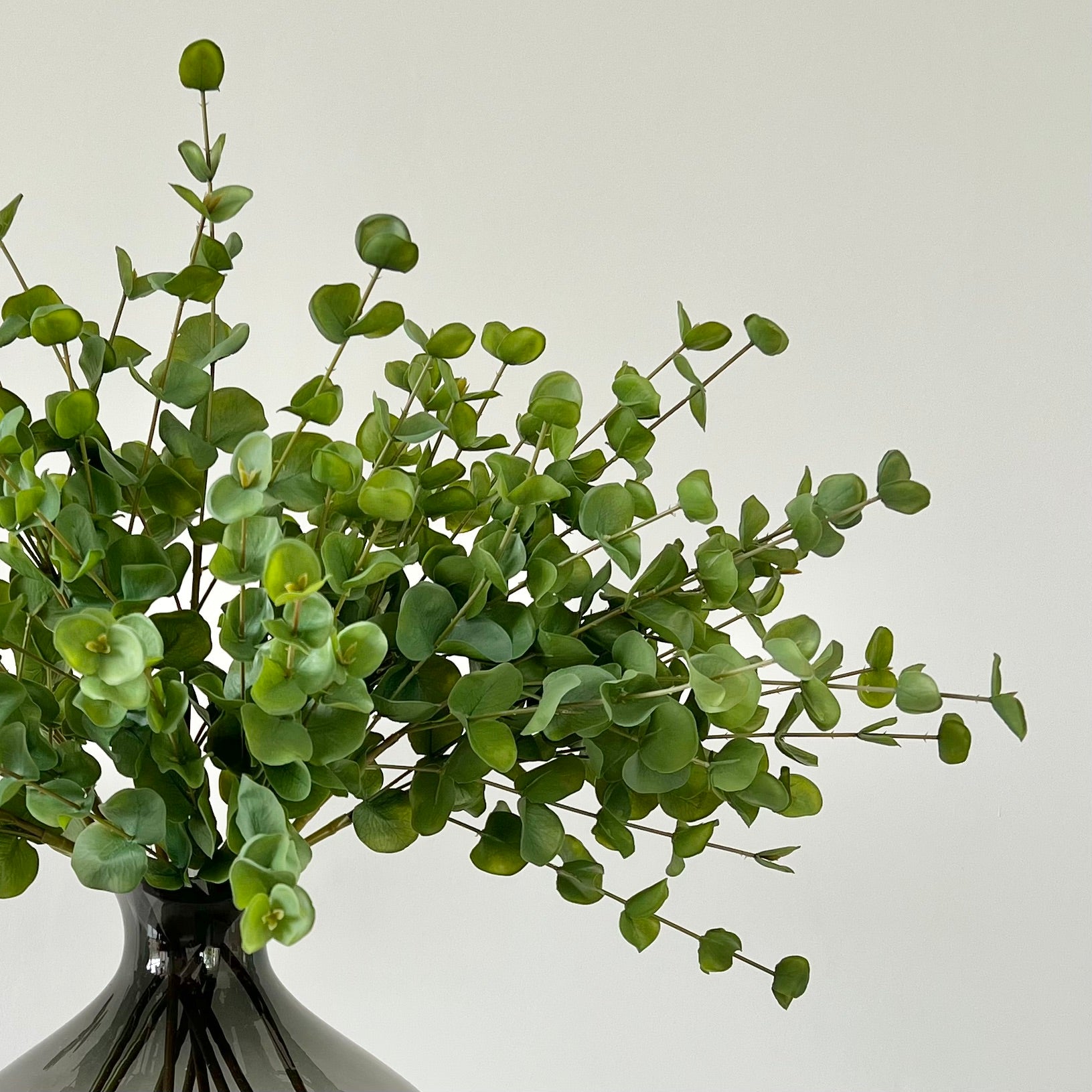 Wholesale Artificial Flowers High Quality Faux Silk Flowers for Wholesale and Trade Artificial Eucalyptus Spray in bulk