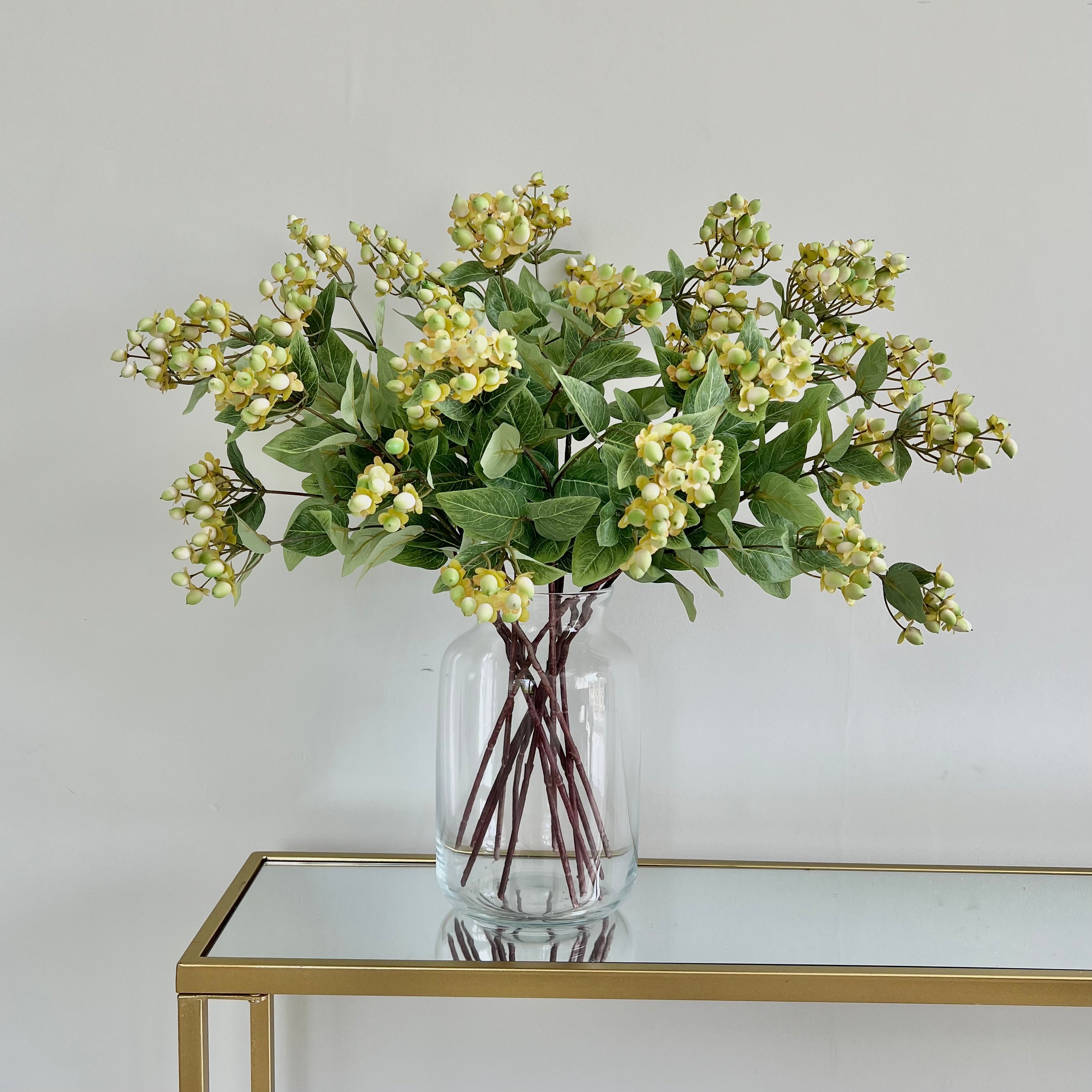 Wholesale Artificial Flowers High Quality Faux Silk Flowers for Wholesale and Trade Artificial Green Hypericum Berries in bulk
