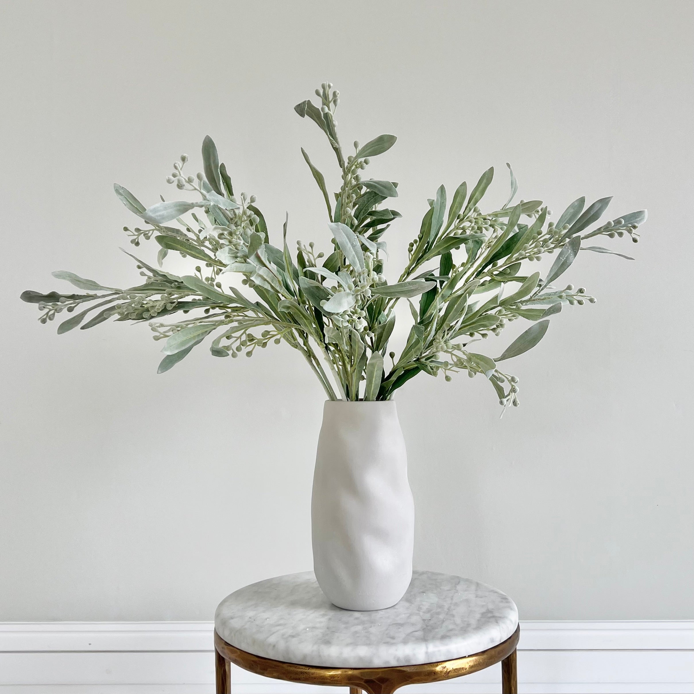 Wholesale Artificial Flowers High Quality Faux Silk Flowers for Wholesale and Trade Artificial Silver & Grey Berries in bulk