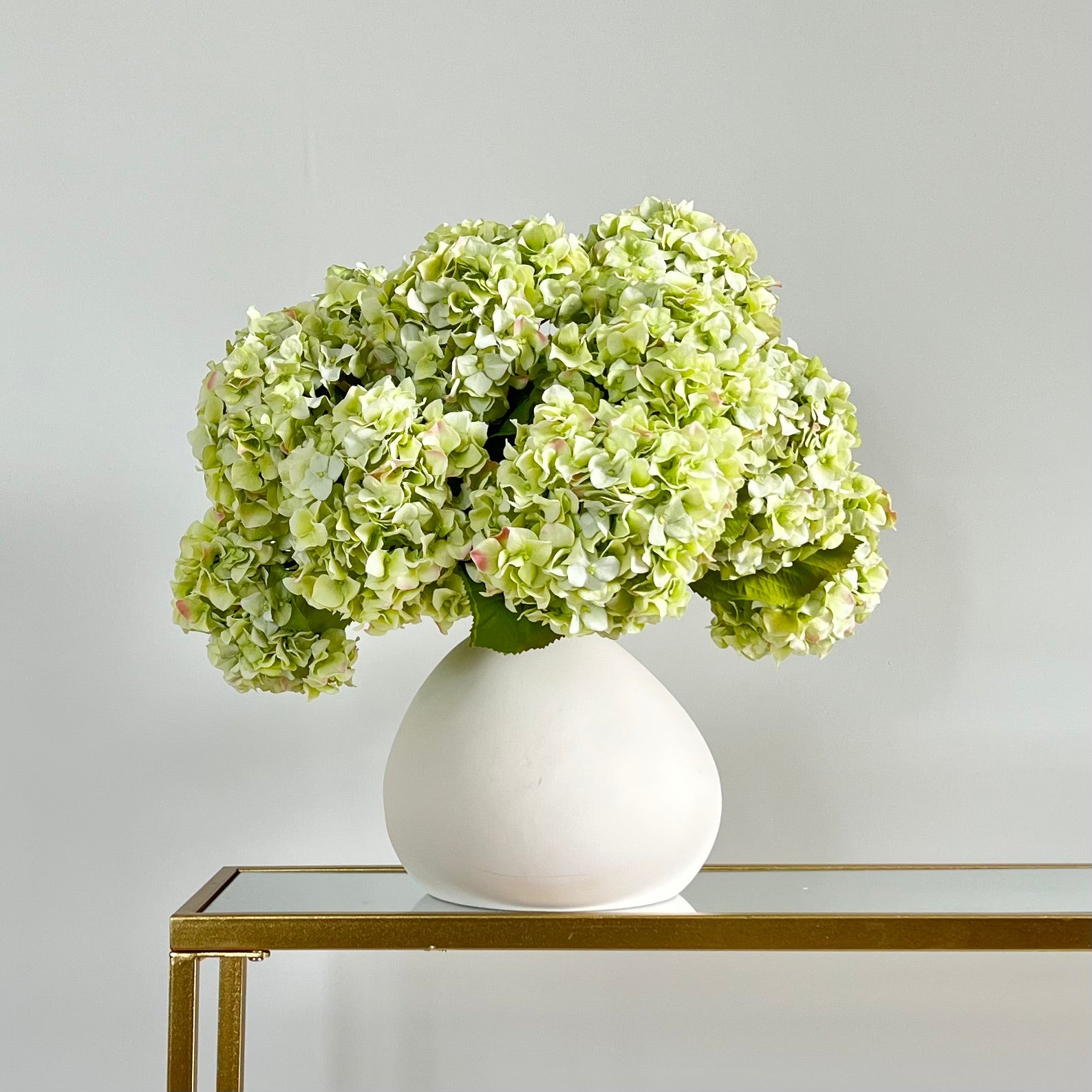 Wholesale Artificial Flowers High Quality Faux Silk Flowers for Wholesale and Trade Artificial Green Dried Hydrangea in bulk