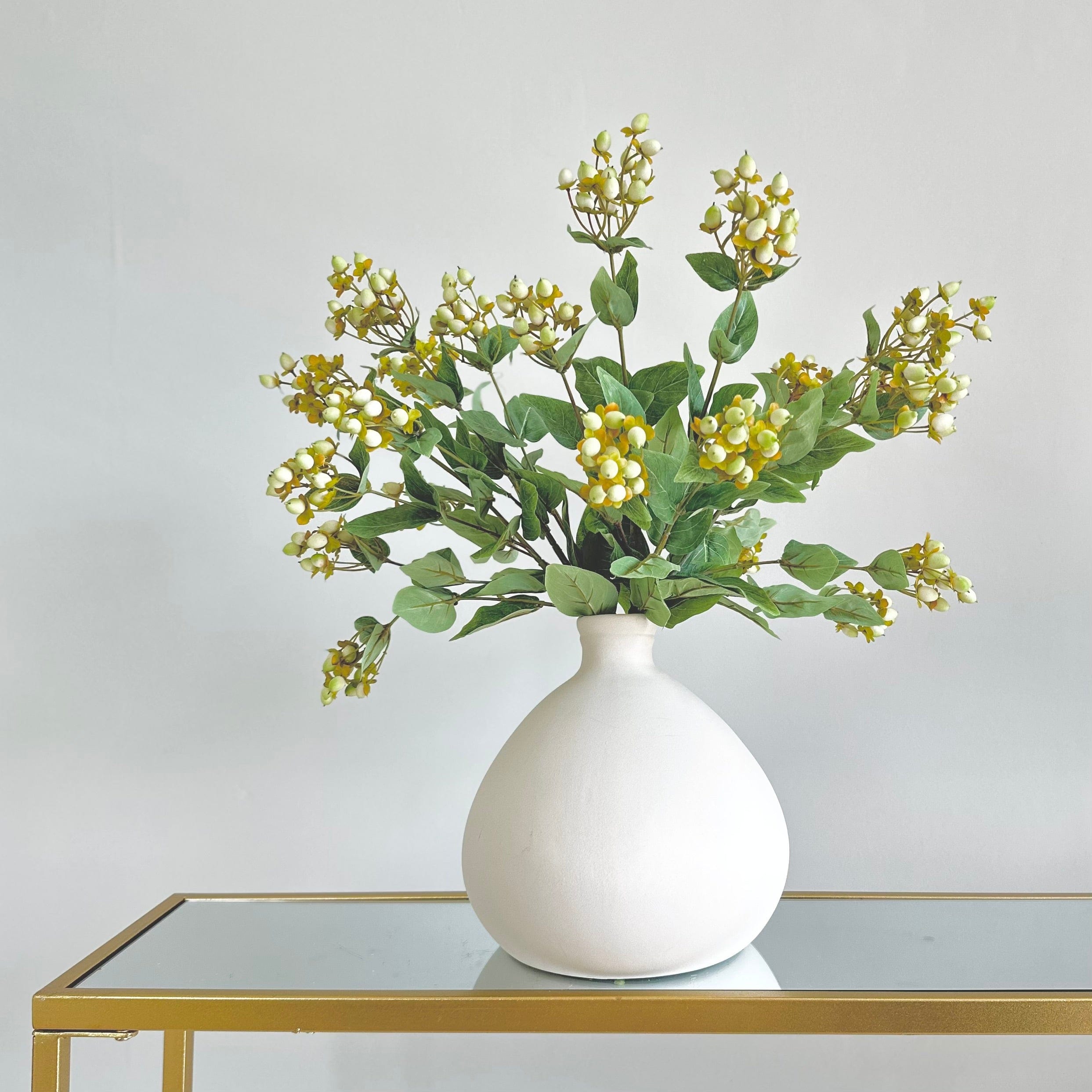 Wholesale Artificial Flowers High Quality Faux Silk Flowers for Wholesale and Trade Artificial Green Hypericum Berries in bulk
