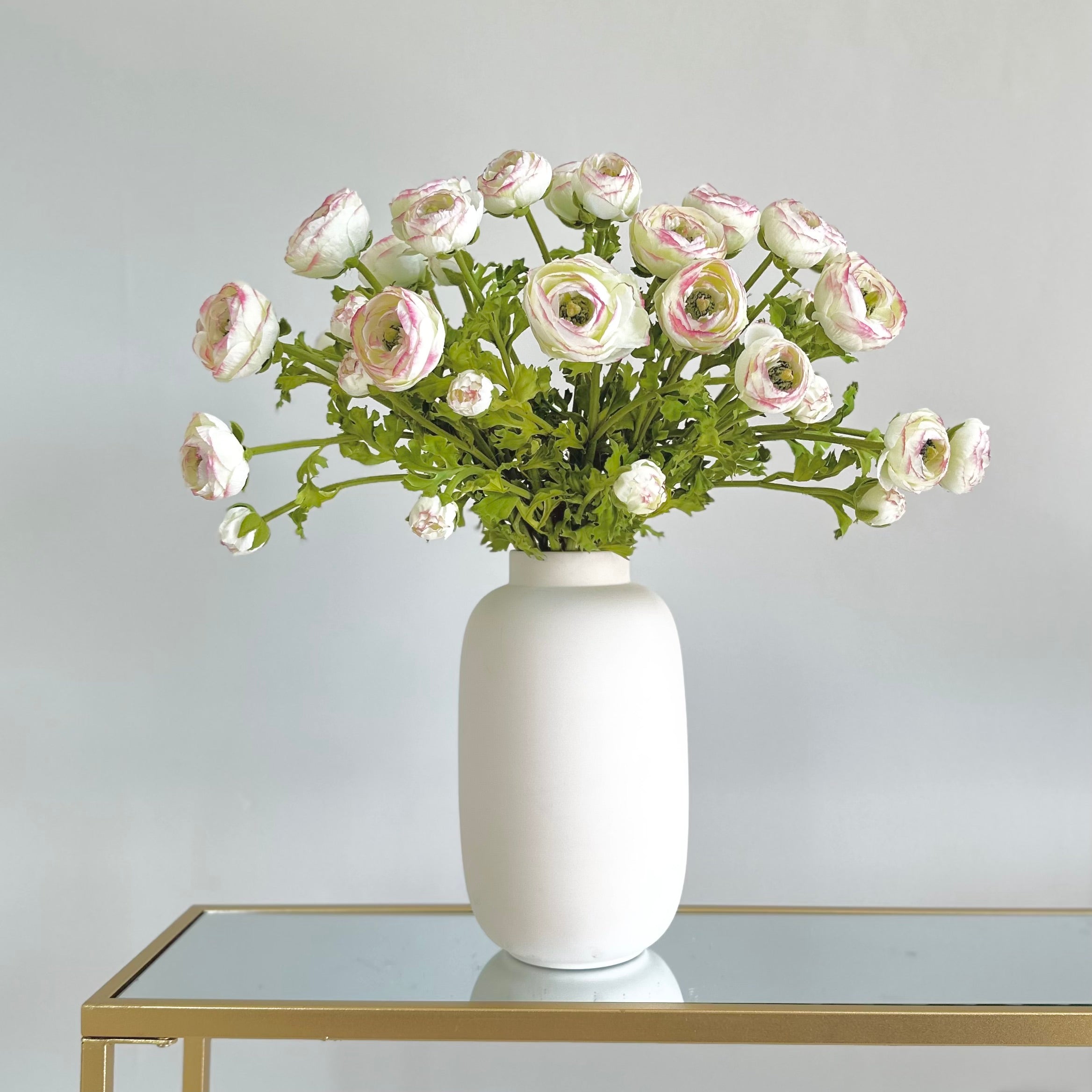 Wholesale Artificial Flowers High Quality Faux Silk Flowers for Wholesale and Trade Artificial Green Ranunculus in bulk