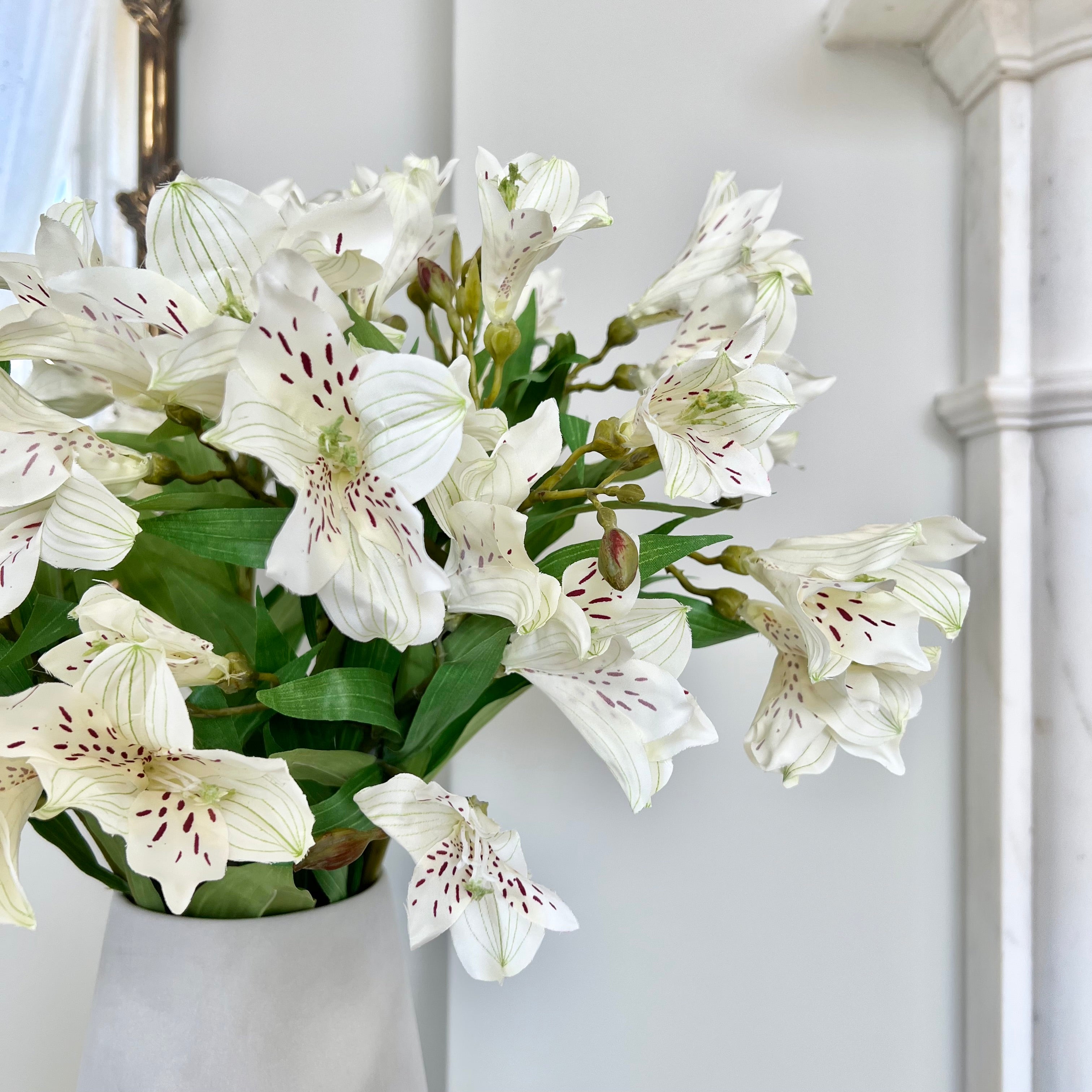 Wholesale Artificial Flowers High Quality Faux Silk Flowers for Wholesale and Trade Artificial Small White Lily in bulk