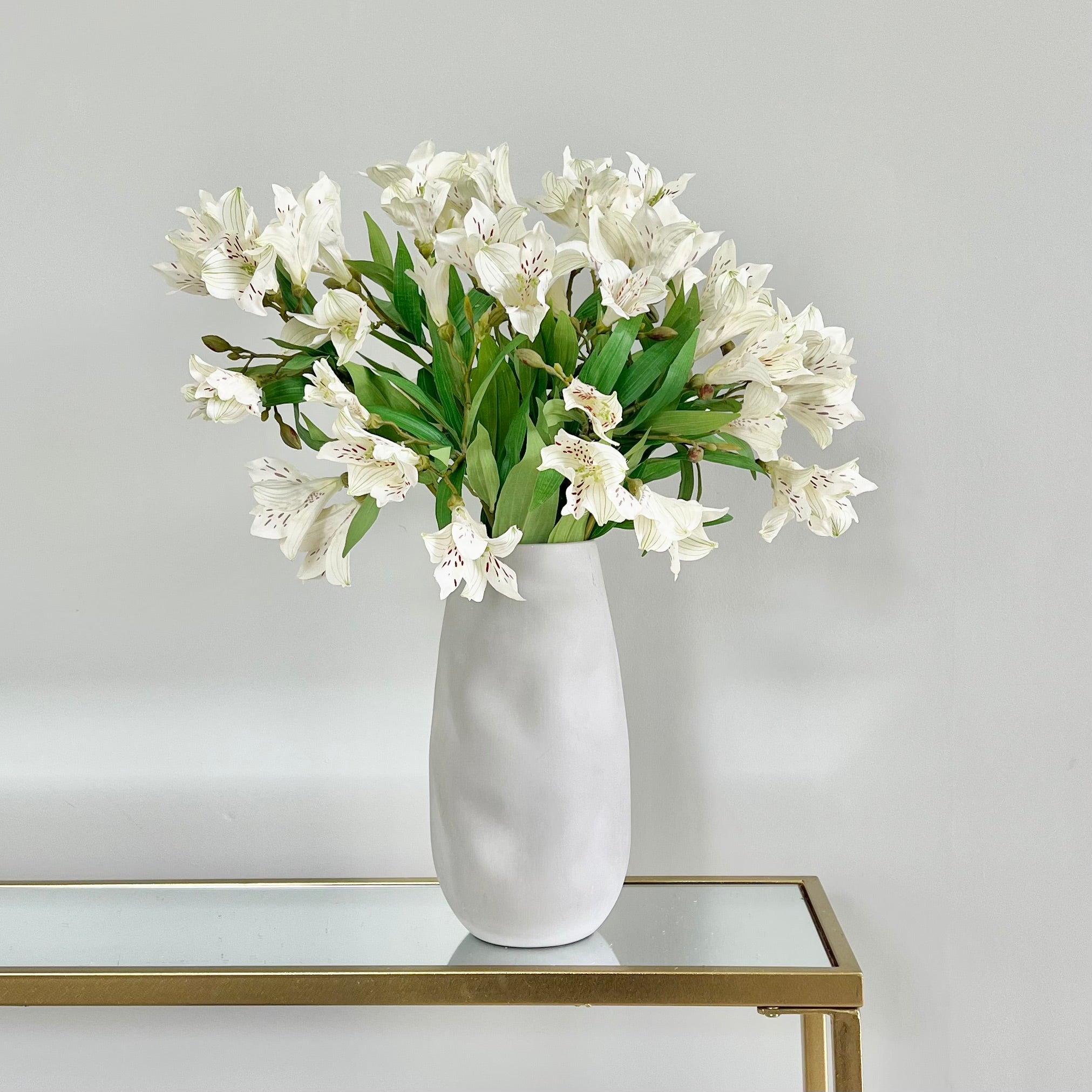 Wholesale Artificial Flowers High Quality Faux Silk Flowers for Wholesale and Trade Artificial Small White Lily in bulk