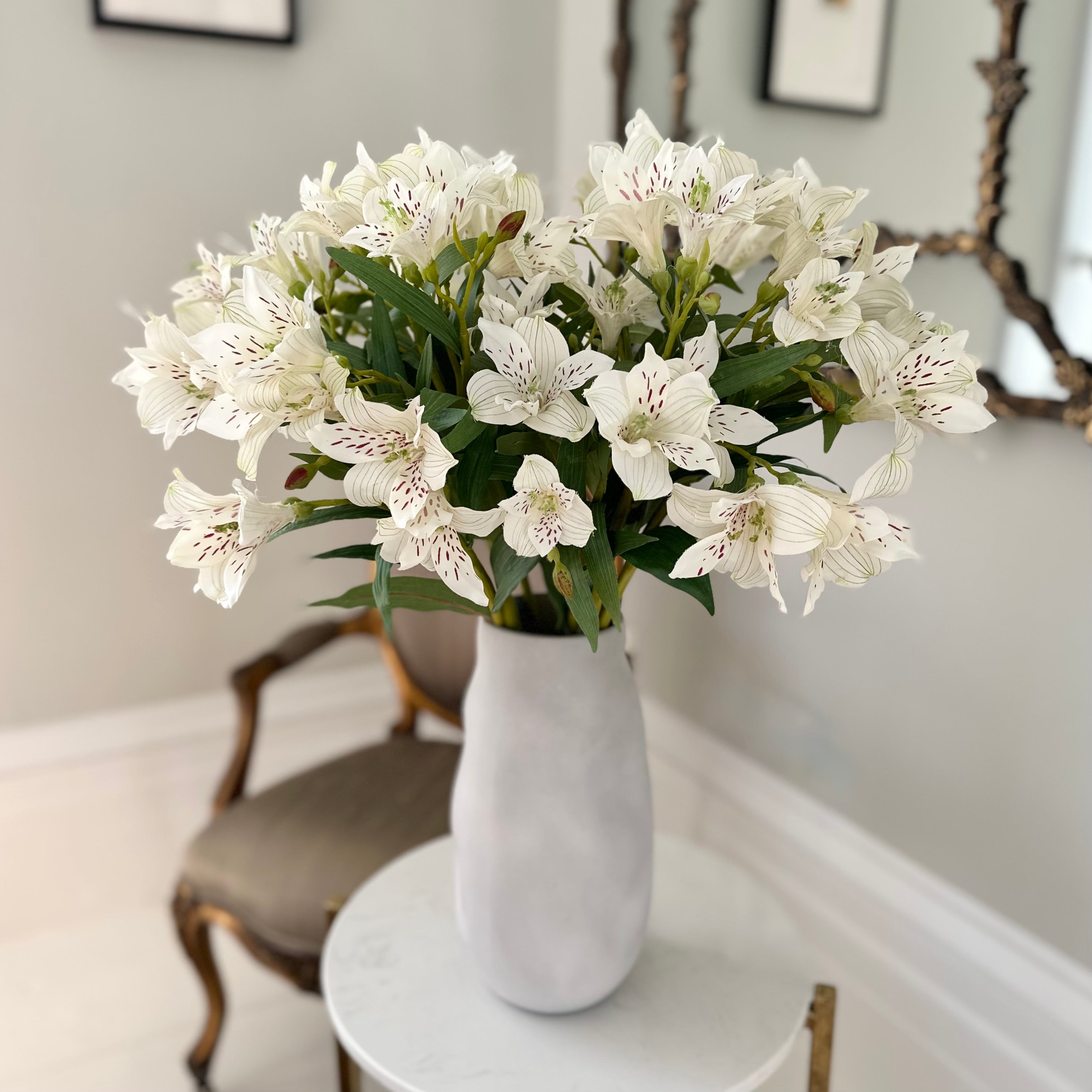 Wholesale Artificial Flowers High Quality Faux Silk Flowers for Wholesale and Trade Artificial White Small Lily in bulk
