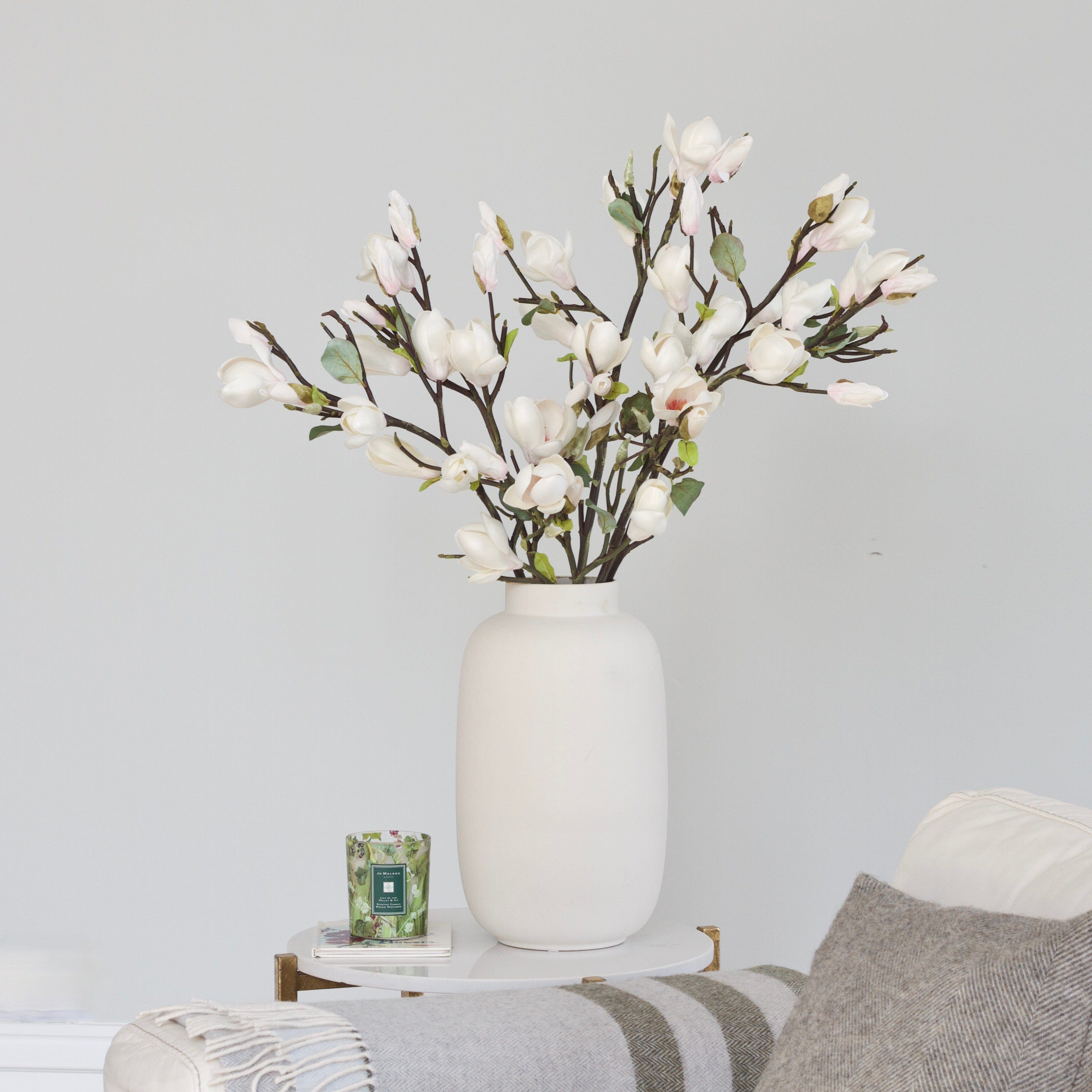 Wholesale Artificial Flowers High Quality Faux Silk Flowers for Wholesale and Trade Artificial White Tall Magnolia in bulk